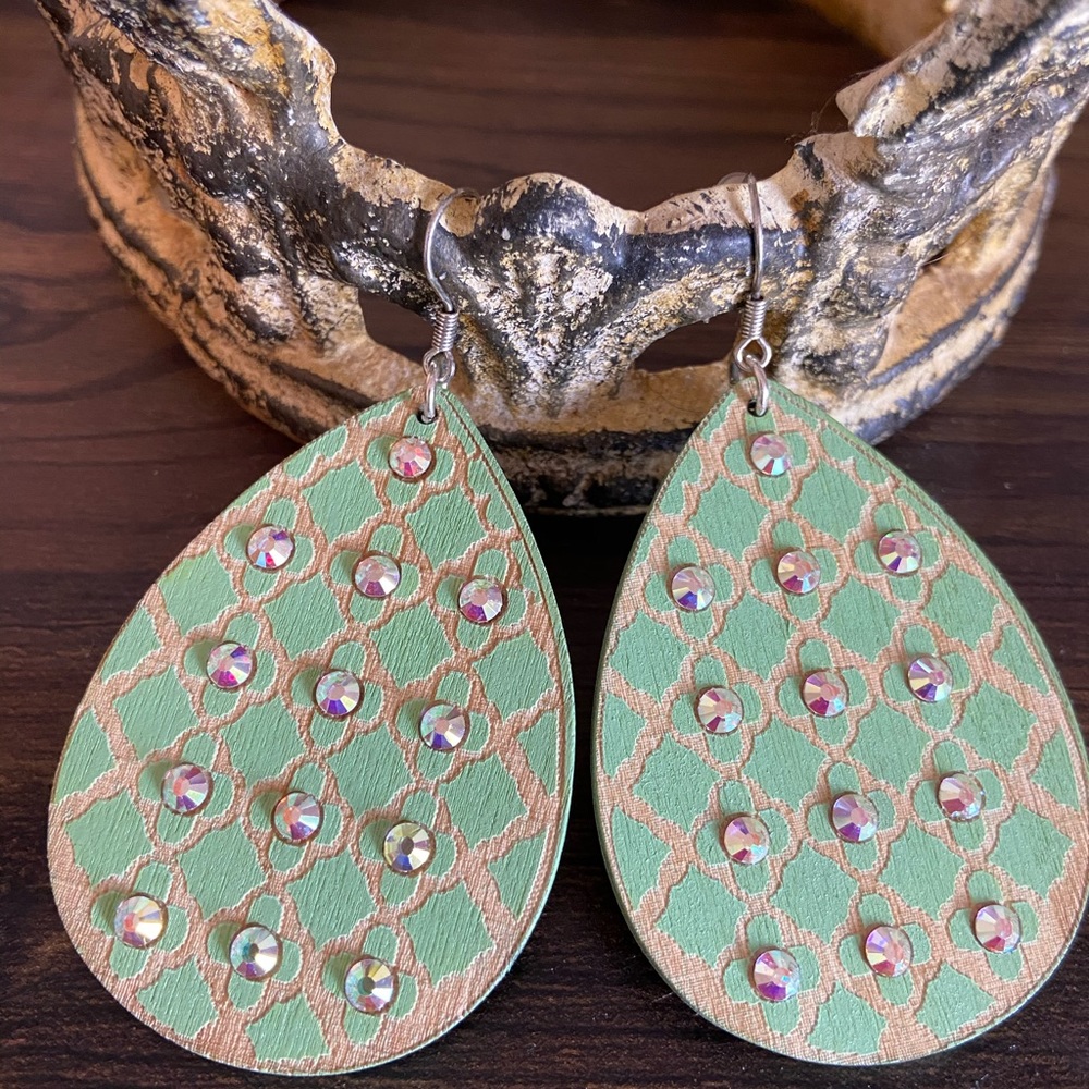 NWT! Vintage Style Mint Bling Art Deco Earrings!